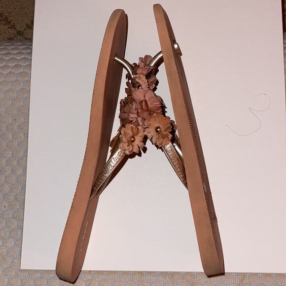 J. Crew fabric flowers on flip flops 9.5 - Picture 6 of 7